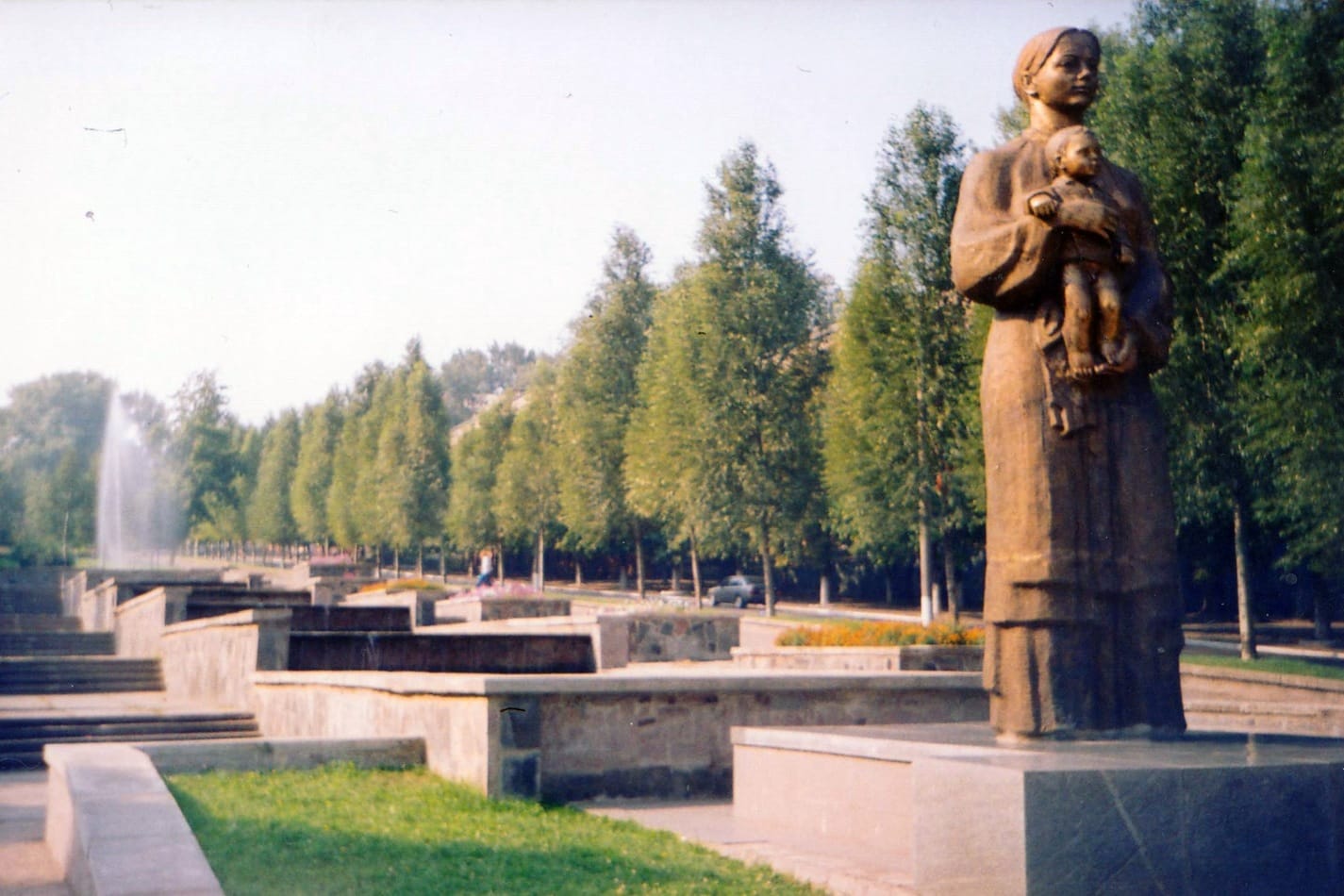 Материнство, батьківство, дитинство в монументалістиці Кам’янського
