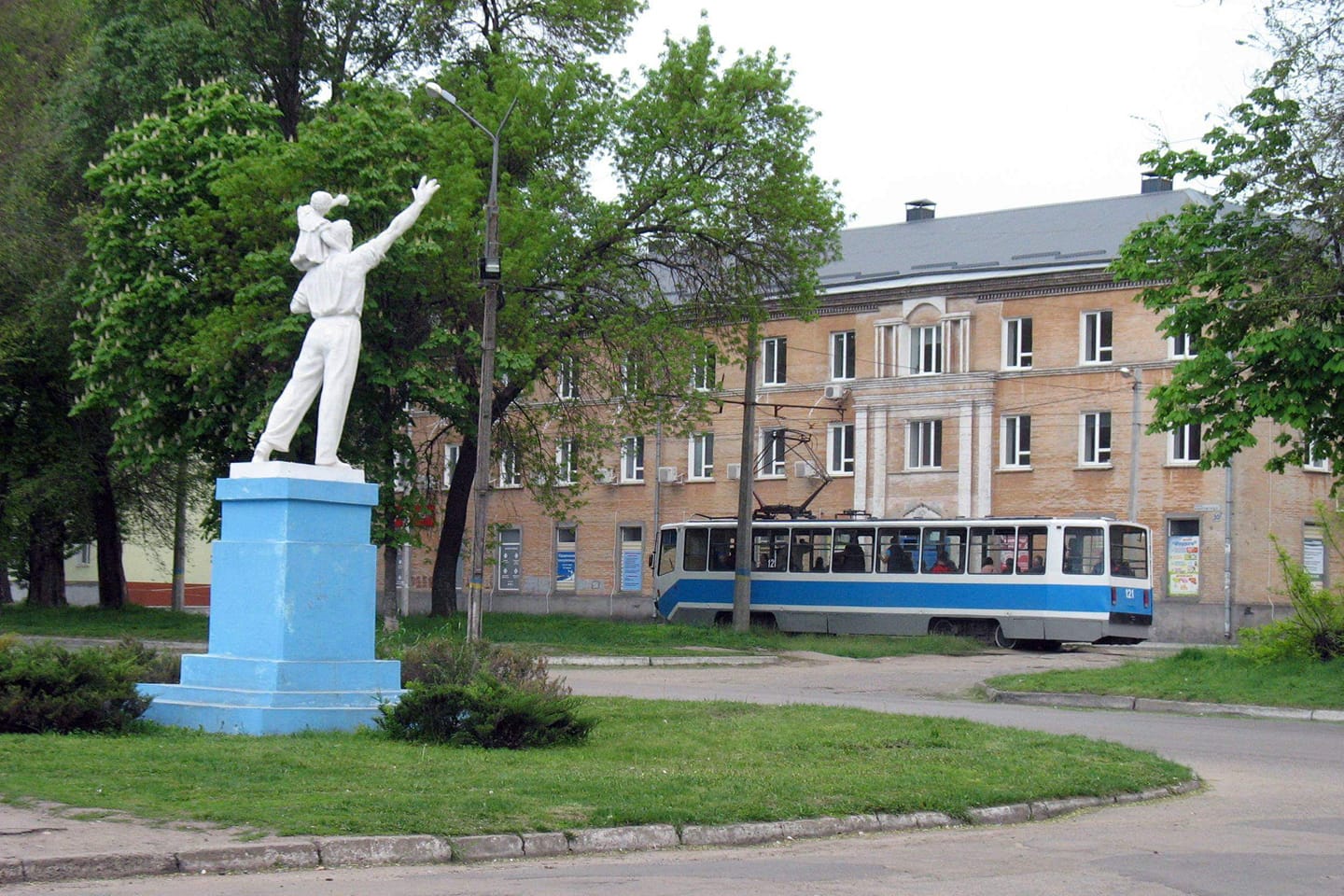 Материнство, батьківство, дитинство в монументалістиці Кам’янського